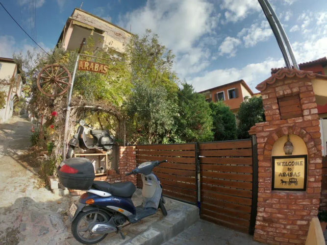 Arabas —  Hostel