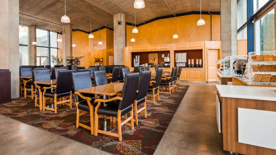 Best Western Plus Kelowna Hotel & Suites photo 38
