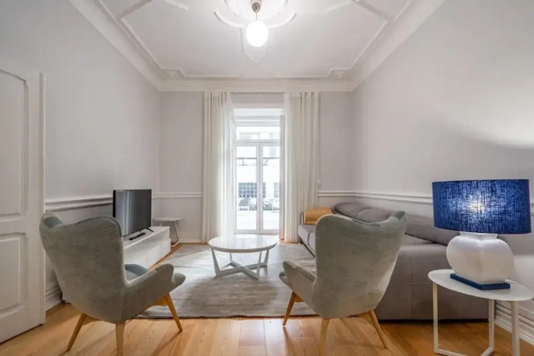 4 Bedrooms Apartment