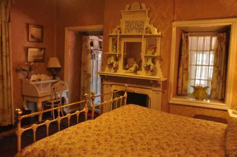 Chapslee Hotel