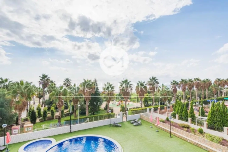 2 Bedrooms Apartment with sea view