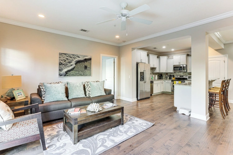 4 Bedrooms Apartment