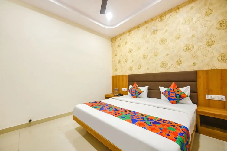Fabhotel Golden Tree