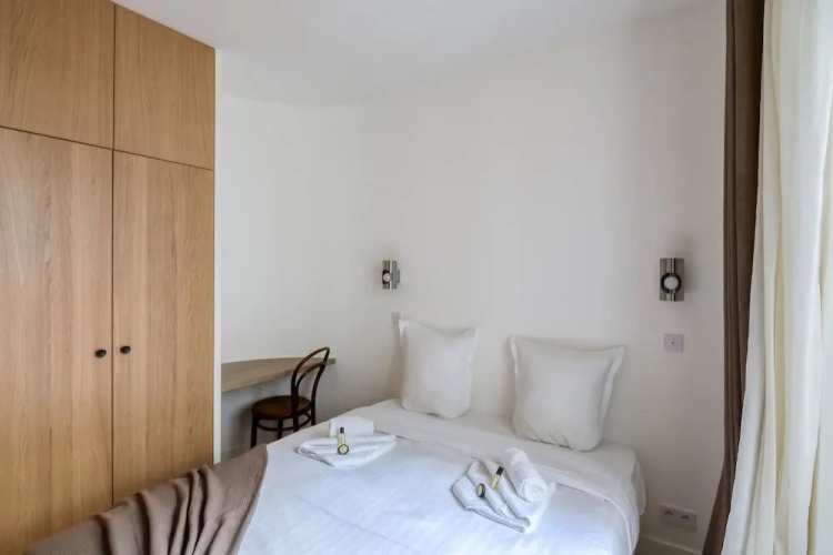 Spacious Apartment Near Madeleine