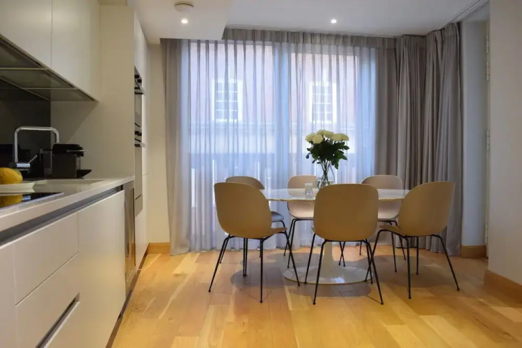 3 Bedroom Flat in Westminster