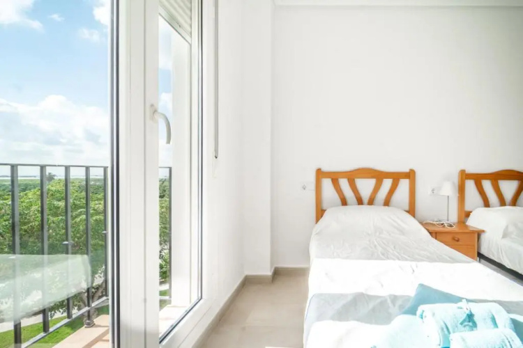 Bright Two Bedroom Apartment - RA721LT
