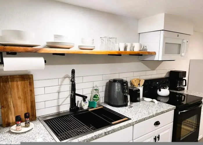 Rustic Gem 5min-asian District Full Kitchen