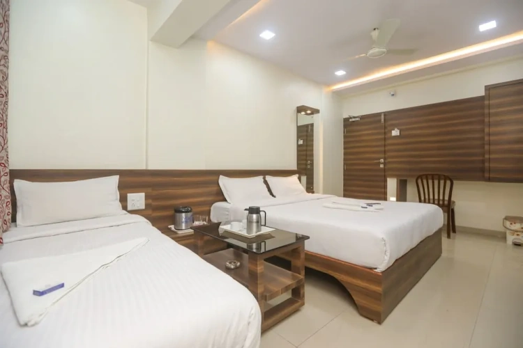 Standard Triple room