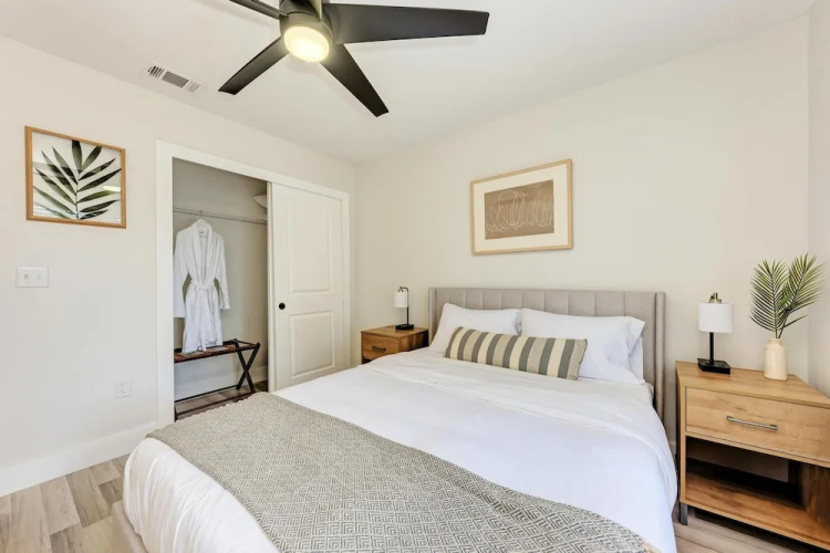 Charming Florida Beach Home w King Bed Patio