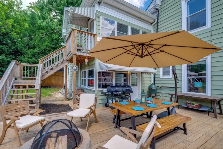 4 Bedrooms Cottage