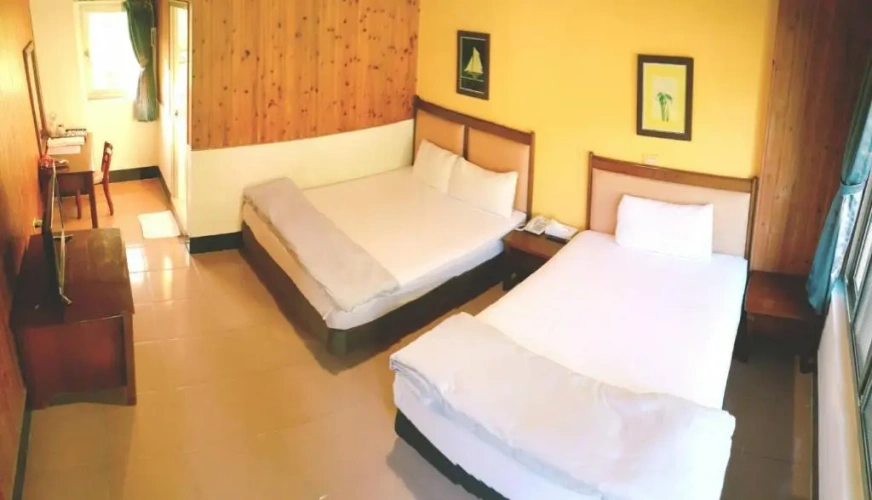 Standard Triple room