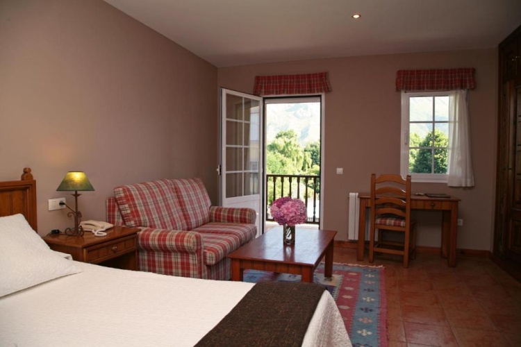 Standard Twin room with balcony