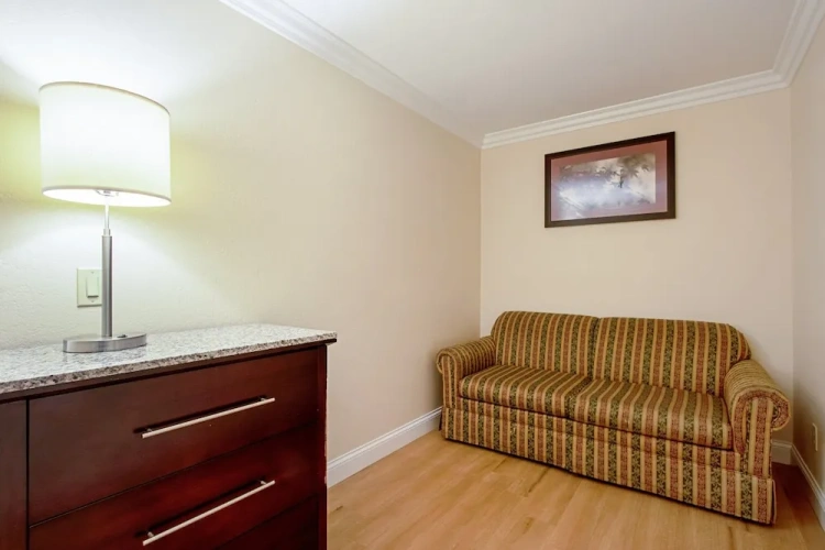 Comfort Sextuple Suite