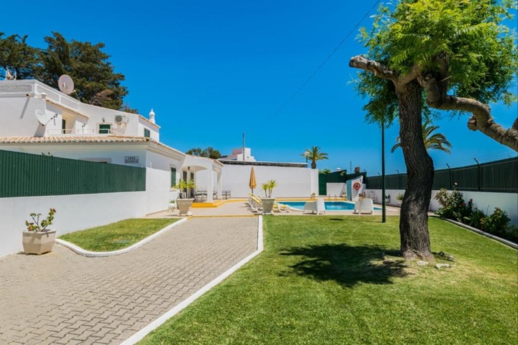 3 Bedrooms Villa