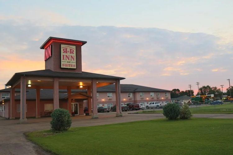 R & R Inn & Suites