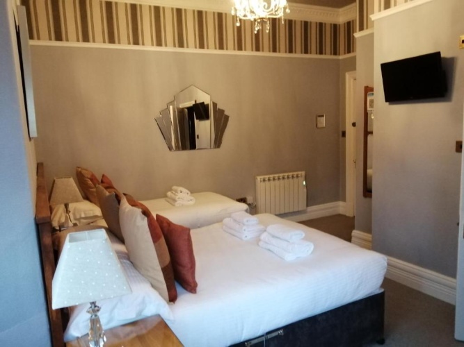 Standard Triple room