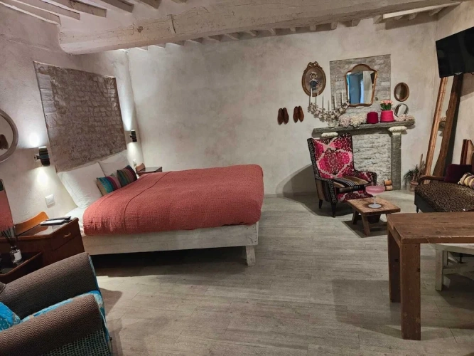 1 Bedroom Deluxe Triple Basement room