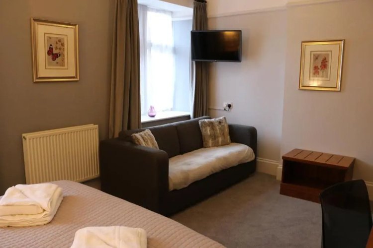 Norfolk Arms Hotel