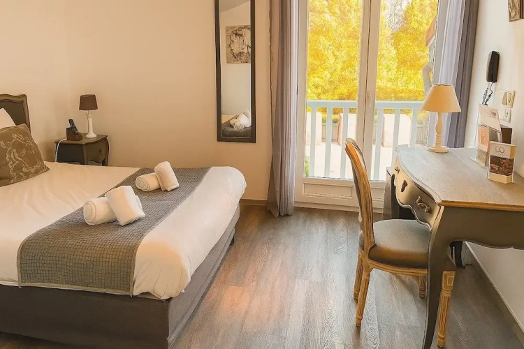 Standard Double room with park view