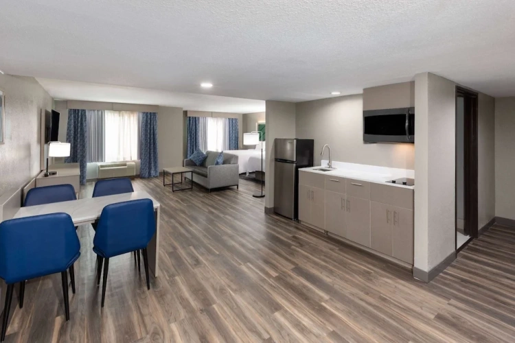 Quadruple Suite