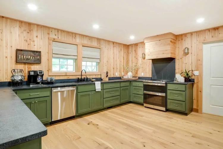 4 Bedrooms Cottage