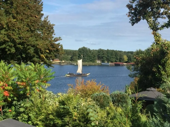 Basement Apartment with lake view
