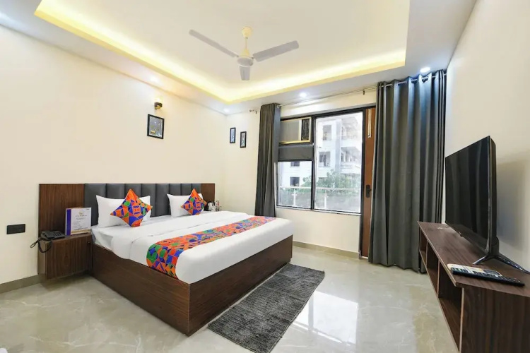 Fabhotel Rr Premium