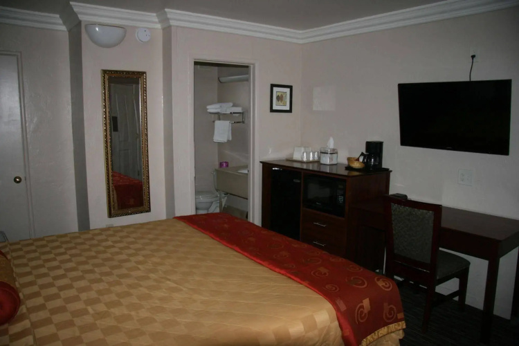 Civic Center Lodge
