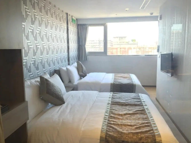 Standard Quadruple room with view