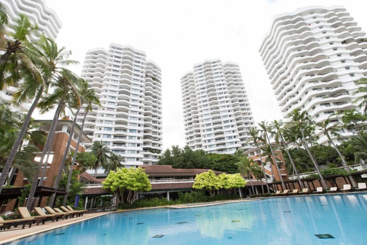 Spacious 4 BR with spectacular ocean & city view