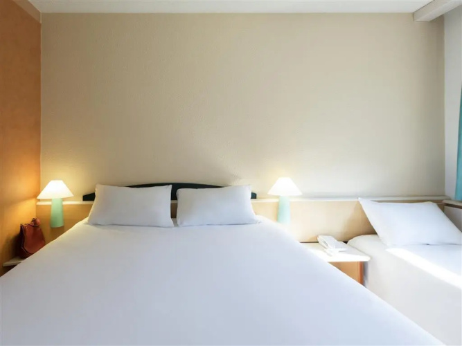 ibis Lyon Est Bron