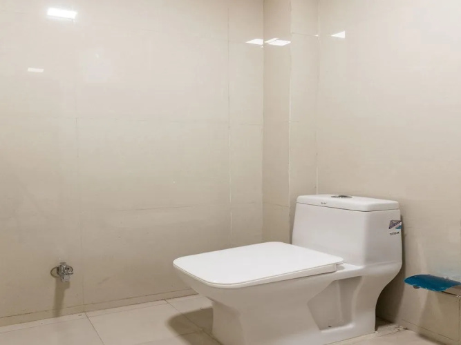 Oyo 27653 Savoy Suites