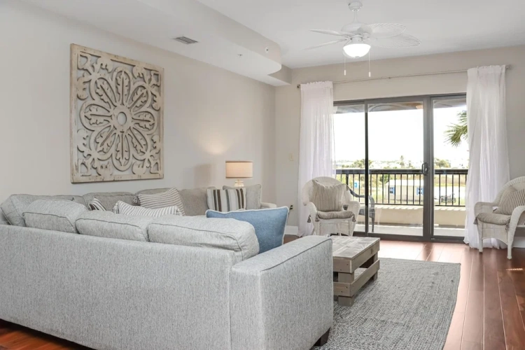 Standard Club room with balcony