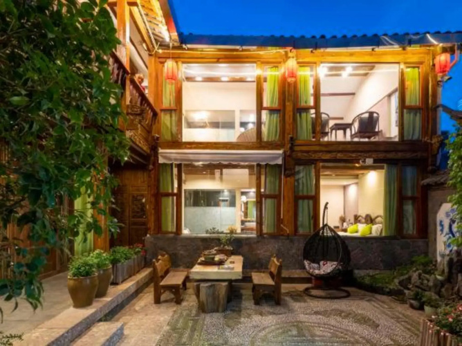Lijiang Houfu Inn