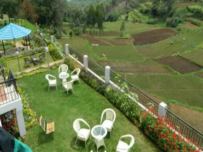 Mount 'n' Mist Hotel