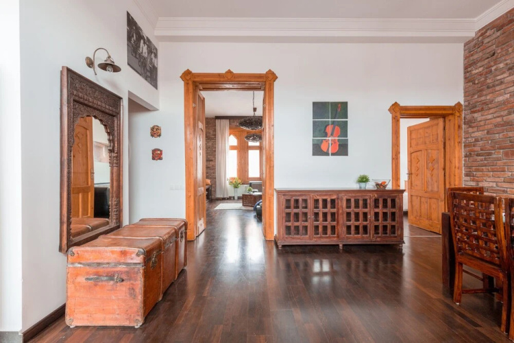 Supercentral Spacious Apartment