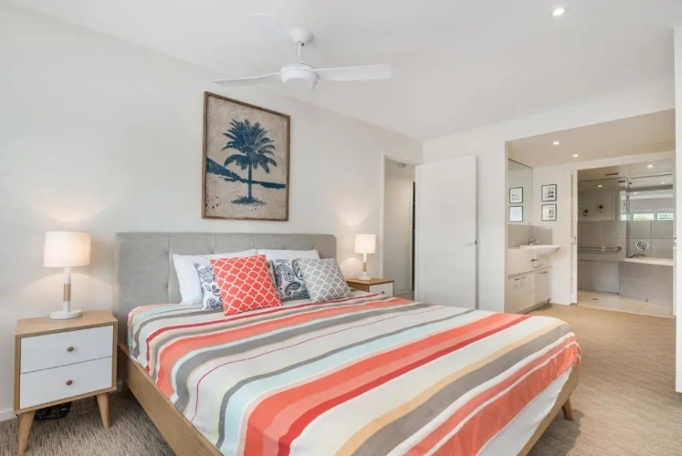 2 Bedrooms Apartment with partial sea view