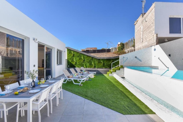 3 Bedrooms Villa