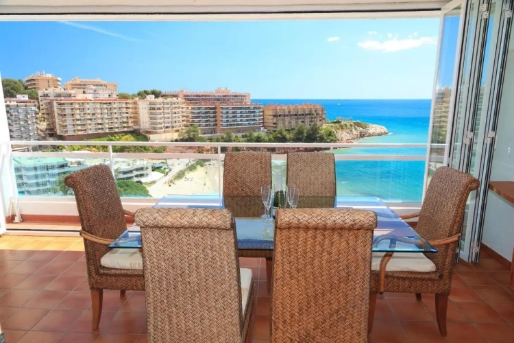 3 Bedrooms Apartment