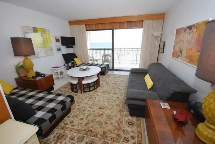 Edgewater House 221