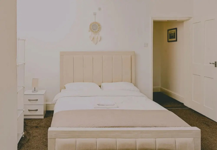 Immaculate 3-bed Cottage in Hampton