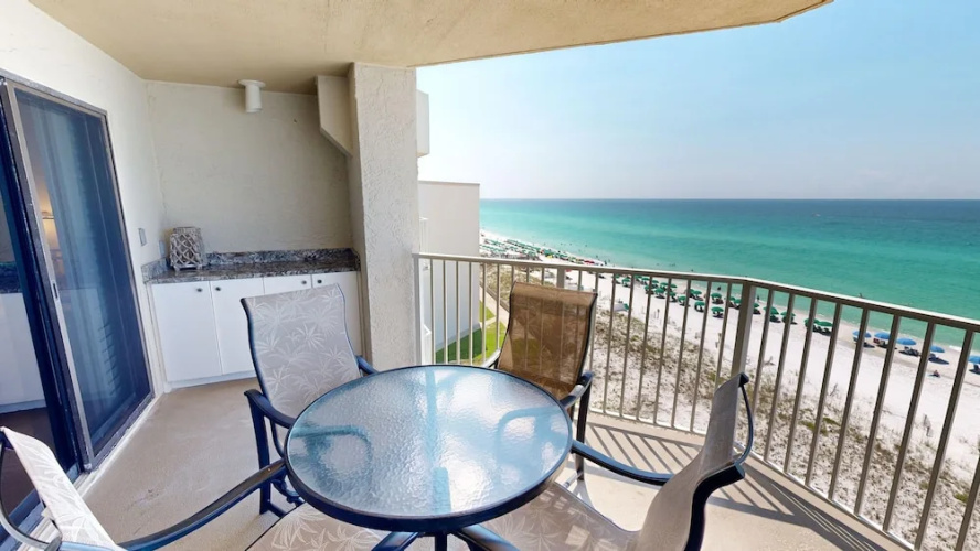 Inlet Reef 605 2 Bedroom Condo by RedAwning