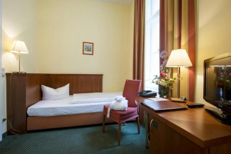 Standard Double room with view