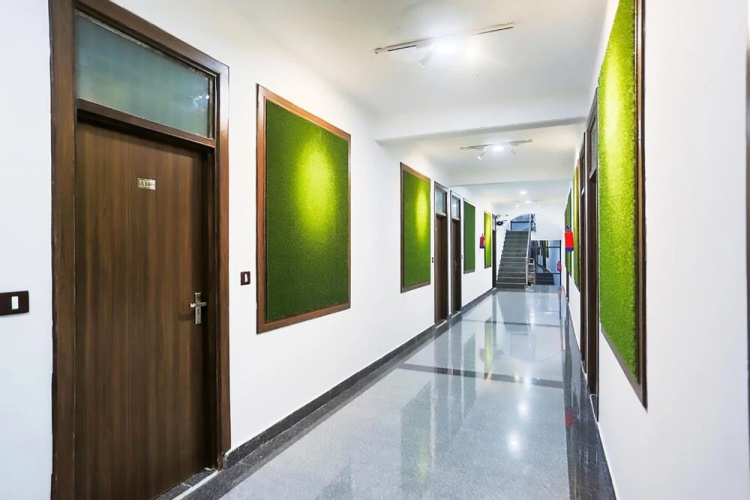 M K Hotel & Restaurant