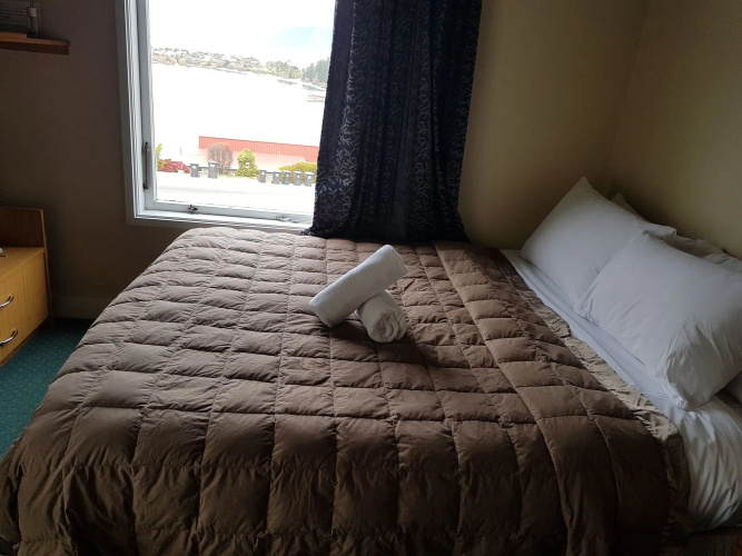 Lakeview Colonial Motel