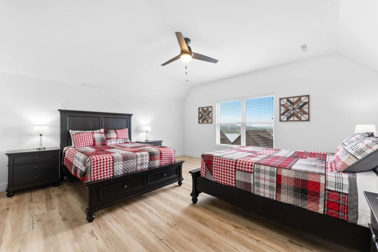 Cedar Shores 7 Bedroom Home by RedAwning