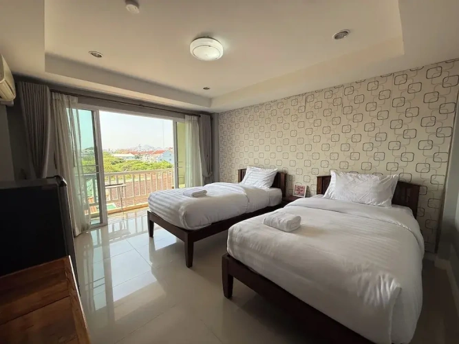 Standard Twin room with balcony