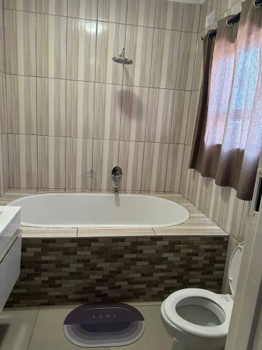 Lovely 3 bed in Selborne Park With Pool - 2234