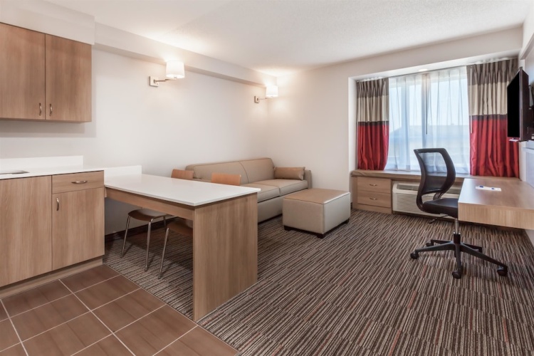 Microtel by Wyndham Casselman photo 8