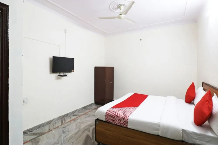 Oyo 39797 Hotel Om